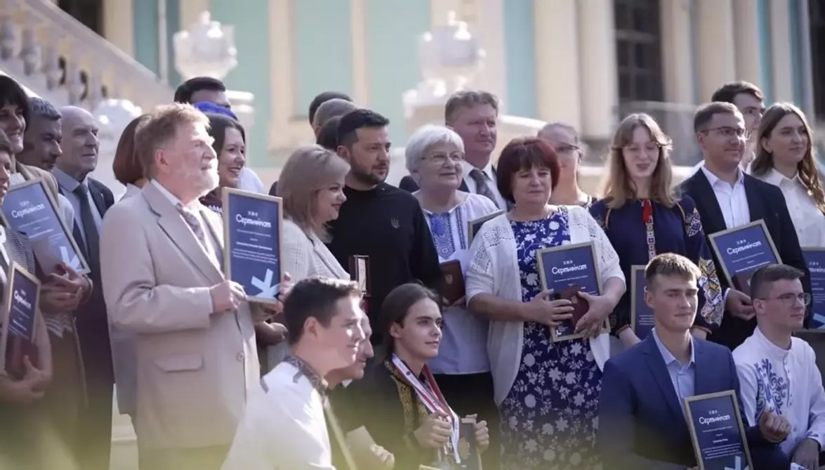 Зеленський нагородив вчителів географії