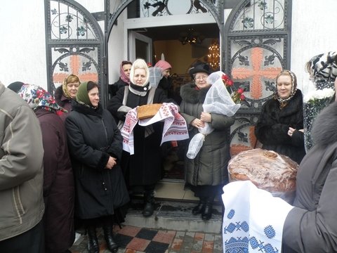 Сьогодні у Вінницю прибув новий керуючий єпархією УПЦ (КП). Його зустрічали мітингом, фото №3 на сайті 20minut.ua