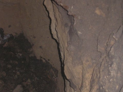 У Кременці асфальт провалився на метр на сайті 20minut.ua У Кременці асфальт провалився на метр, фото №2 на сайті 20minut.ua