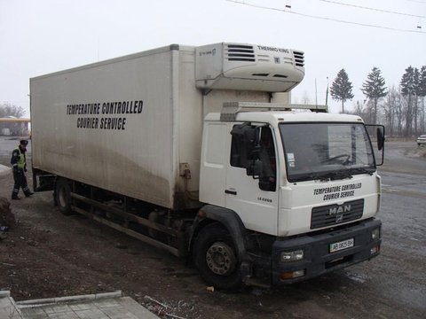 Вантажівка з Тернопільщини перевозила 10-тонн жиру невідомого походження на сайті 20minut.ua Вантажівка з Тернопільщини перевозила 10-тонн жиру невідомого походження, фото №1 на сайті 20minut.ua