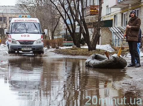 Калюжами Тернополя можна кататися і човном, фото №4 на сайті 20minut.ua