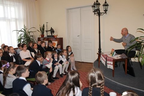 Тернопільський письменник презентував гуморески дітям на сайті 20minut.ua Тернопільський письменник презентував гуморески дітям, фото №1 на сайті 20minut.ua