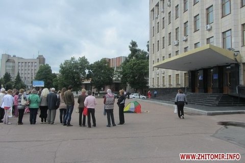 Житомирський губернатор не виконав обіянку і отримав паску в подарунок на сайті 20minut.ua Житомирський губернатор не виконав обіянку і отримав паску в подарунок, фото №1 на сайті 20minut.ua