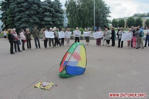 Житомирський губернатор не виконав обіянку і отримав паску в подарунок на сайті 20minut.ua Житомирський губернатор не виконав обіянку і отримав паску в подарунок, фото №2 на сайті 20minut.ua