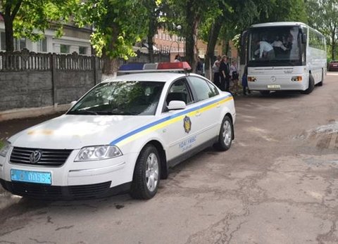 Бердичівські школярі відпочивали з Азаровим на сайті 20minut.ua Бердичівські школярі відпочивали з Азаровим, фото №5 на сайті 20minut.ua