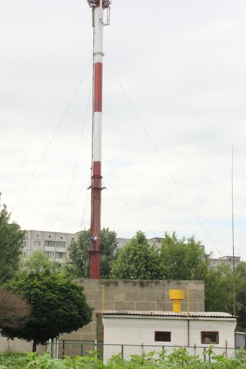 В Житомирі димову трубу рятують від падіння на сайті 20minut.ua В Житомирі димову трубу рятують від падіння, фото №2 на сайті 20minut.ua