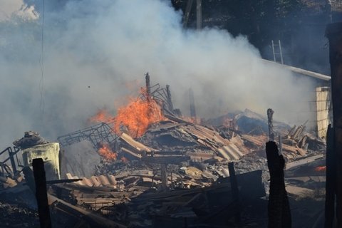 В Коростишеві згоріло два автомобілі, мотоцикл і чотири гаражі на сайті 20minut.ua В Коростишеві згоріло два автомобілі, мотоцикл і чотири гаражі , фото №3 на сайті 20minut.ua