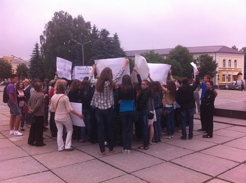 Батьків житомирських ліцеїстів депутати нагодували обіцянками , фото №1 на сайті 20minut.ua