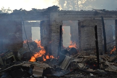 В Коростишеві згоріло два автомобілі, мотоцикл і чотири гаражі на сайті 20minut.ua В Коростишеві згоріло два автомобілі, мотоцикл і чотири гаражі , фото №1 на сайті 20minut.ua
