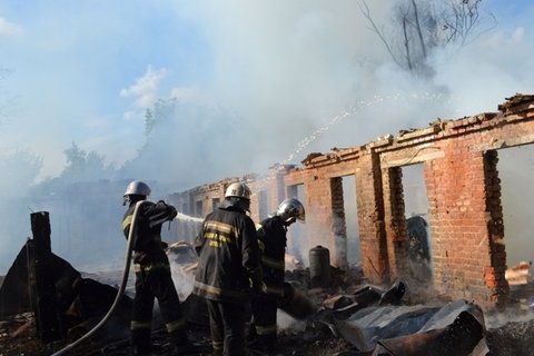 В Коростишеві згоріло два автомобілі, мотоцикл і чотири гаражі на сайті 20minut.ua В Коростишеві згоріло два автомобілі, мотоцикл і чотири гаражі , фото №4 на сайті 20minut.ua