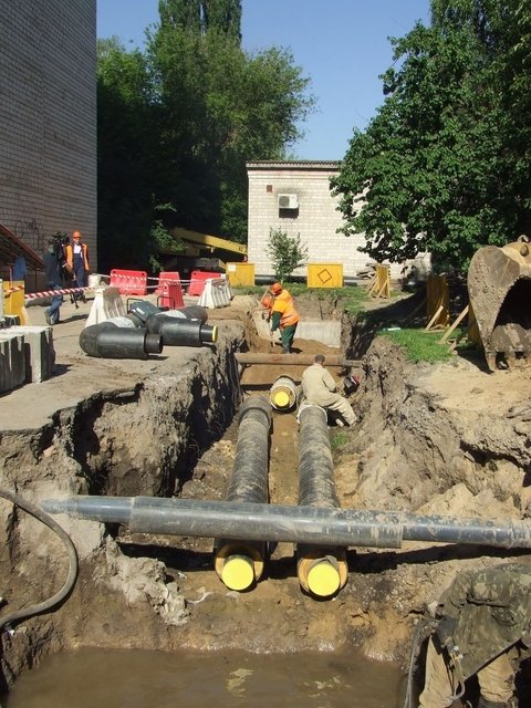 На К. Маркса міняють тепломережу. Гарячої води не буде до опалювального сезону, фото №1 на сайті 20minut.ua