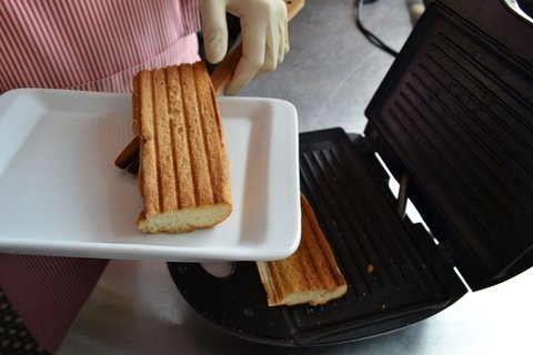 Готуємо італійську брускету з пармською шинкою, фото №2 на сайті 20minut.ua