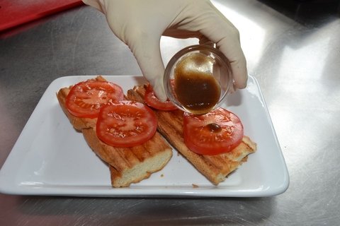 Готуємо італійську брускету з пармською шинкою, фото №4 на сайті 20minut.ua