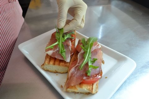 Готуємо італійську брускету з пармською шинкою, фото №5 на сайті 20minut.ua