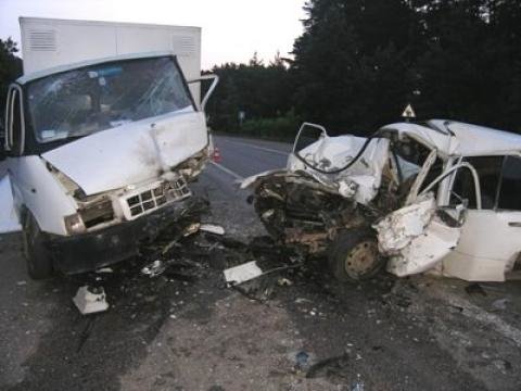 Смертельне ДТП на Житомирщині. Загинуло три людини на сайті 20minut.ua Смертельне ДТП на Житомирщині. Загинуло три людини, фото №3 на сайті 20minut.ua