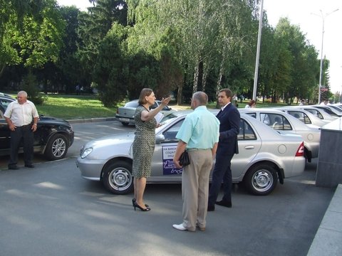 Сергій Арбузов у Вінниці «вручив» 35 китайських авто на сайті 20minut.ua Сергій Арбузов у Вінниці «вручив» 35 китайських авто , фото №1 на сайті 20minut.ua