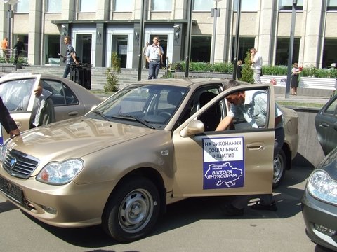 Сергій Арбузов у Вінниці «вручив» 35 китайських авто на сайті 20minut.ua Сергій Арбузов у Вінниці «вручив» 35 китайських авто , фото №6 на сайті 20minut.ua