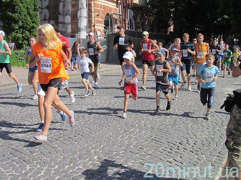 На Театральному майдані відбувся здоровий забіг, фото №4 на сайті 20minut.ua