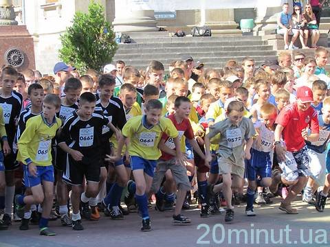На Театральному майдані відбувся здоровий забіг, фото №2 на сайті 20minut.ua