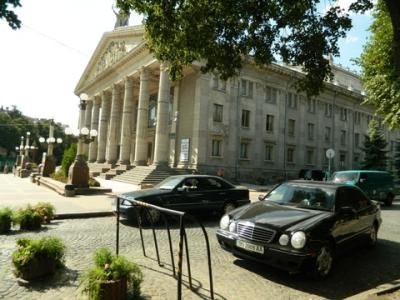 Паркуються на пішохідній зоні, повідомляйте ДАІ на сайті 20minut.ua Паркуються на пішохідній зоні, повідомляйте ДАІ, фото №2 на сайті 20minut.ua