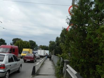 У Тернополі на дорогах стоять невидимі знаки на сайті 20minut.ua У Тернополі на дорогах стоять невидимі знаки, фото №2 на сайті 20minut.ua