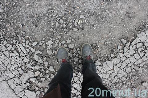 Доріжку в парку "Топільче" розтовкли вщент на сайті 20minut.ua Доріжку в парку "Топільче" розтовкли вщент, фото №1 на сайті 20minut.ua