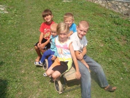 Четверо сиріт зі Збаражчини вже мають офіційного опікуна на сайті 20minut.ua Четверо сиріт зі Збаражчини вже мають офіційного опікуна, фото №1 на сайті 20minut.ua