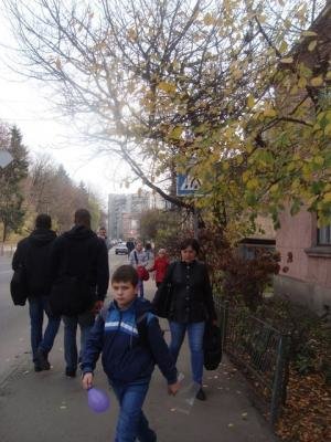 Тернополяни травмуватимуться й надалі, бо на знаки нема грошей на сайті 20minut.ua Тернополяни травмуватимуться й надалі, бо на знаки нема грошей, фото №2 на сайті 20minut.ua