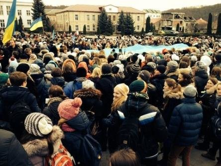 У Чорткові збирають речі для мітингуючих у Києві, фото №2 на сайті 20minut.ua