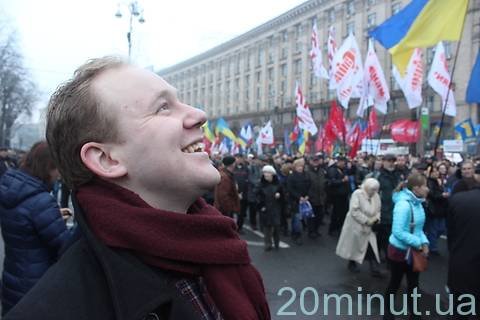 Дехто з тернополян потрапив у «потасовку» під кабміном, а комусь пощастило уникнути кийків на сайті 20minut.ua Дехто з тернополян потрапив у «потасовку» під кабміном, а комусь пощастило уникнути кийків, фото №1 на сайті 20minut.ua