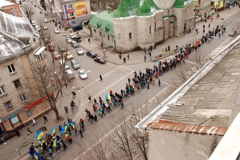 Євромайдан: Тернополем пройшла колона із тисяч студентів на сайті 20minut.ua Євромайдан: Тернополем пройшла колона із тисяч студентів, фото №1 на сайті 20minut.ua