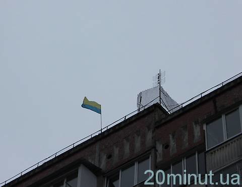 Фото дня: державний прапор "догори ногами" майорить над Тернополем на сайті 20minut.ua Фото дня: державний прапор "догори ногами" майорить над Тернополем, фото №1 на сайті 20minut.ua