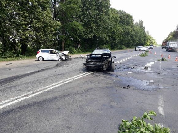 ДТП з постраждалими на Вінницькому шосе: зіткнулись "Renault" та "Ford", фото №1 на сайті vsim.ua