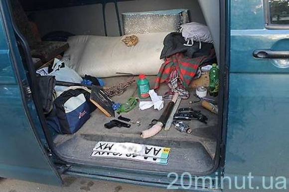 У Немирові на блок-посту міліція «взяла» озброєних бойовиків на сайті 20minut.ua У Немирові на блок-посту міліція «взяла» озброєних бойовиків , фото №1 на сайті 20minut.ua