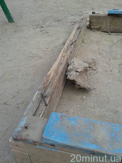 Щоб діти погрались на дитмайданчику – шикуються в… чергу, фото №1 на сайті 20minut.ua