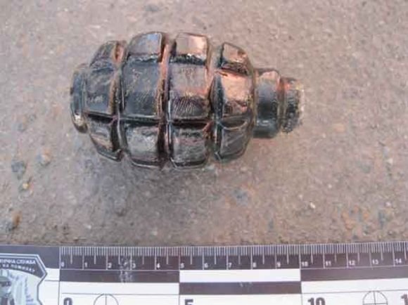 На Коцюбинського вінничанка знайшла гранату. ФОТО на сайті 20minut.ua На Коцюбинського вінничанка знайшла гранату. ФОТО, фото №2 на сайті 20minut.ua