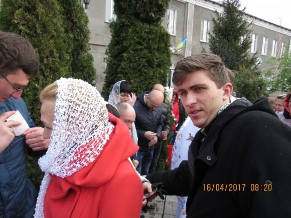 Отець Антон з Великоднім вітанням, фото №13 на сайті 20minut.ua