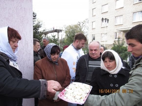 Отець Антон з Великоднім вітанням, фото №10 на сайті 20minut.ua