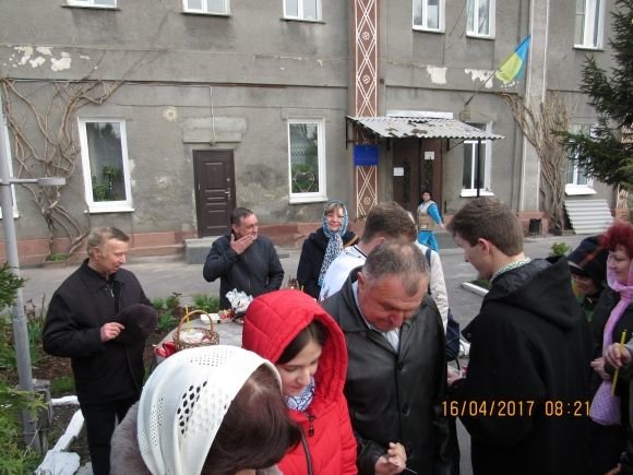 Отець Антон з Великоднім вітанням, фото №6 на сайті 20minut.ua