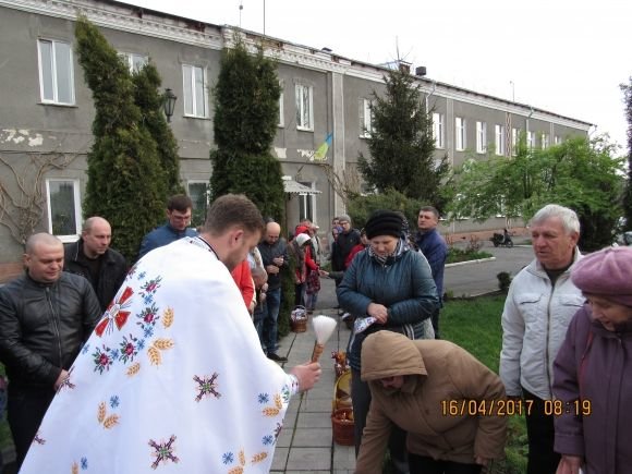 Отець Антон з Великоднім вітанням, фото №11 на сайті 20minut.ua