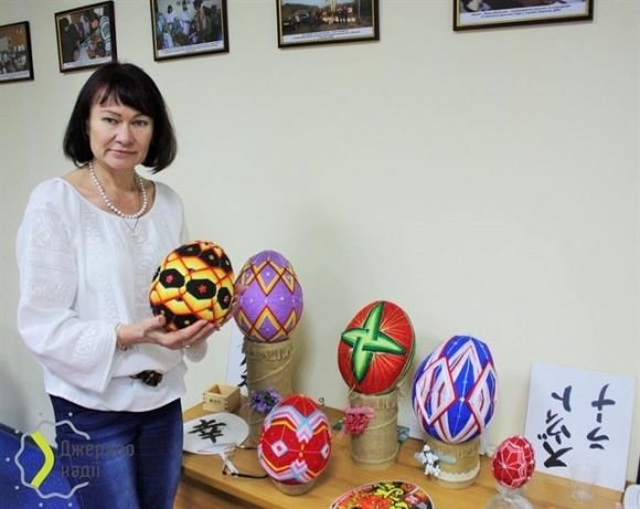 Великодні писанки вінничани розписували в стилі японської техніки темарі. ФОТО на сайті 20minut.ua Великодні писанки вінничани розписували в стилі японської техніки темарі. ФОТО, фото №2 на сайті 20minut.ua