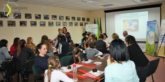 Великодні писанки вінничани розписували в стилі японської техніки темарі. ФОТО на сайті 20minut.ua Великодні писанки вінничани розписували в стилі японської техніки темарі. ФОТО, фото №1 на сайті 20minut.ua