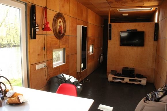 Вінничанин за 12 тисяч доларів побудував дім на колесах на березі Бугу на сайті 20minut.ua Вінничанин за 12 тисяч доларів побудував дім на колесах на березі Бугу, фото №8 на сайті 20minut.ua