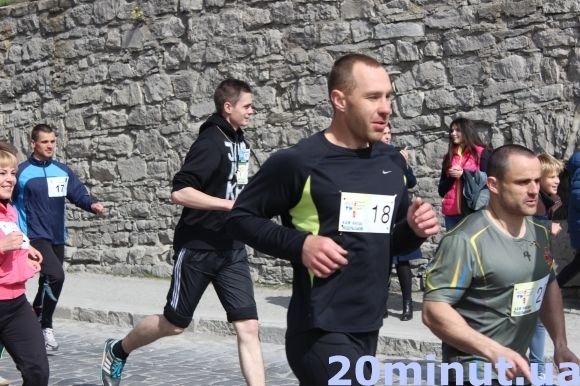 З Кам’янця до Хотина бігли спортсмени. У місті пройшов напівмарафон, фото №4 на сайті 20minut.ua