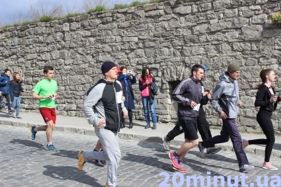 З Кам’янця до Хотина бігли спортсмени. У місті пройшов напівмарафон, фото №5 на сайті 20minut.ua