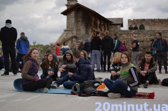 З йогою під градом: у Кам’янці встановили новий рекорд (ФОТО), фото №2 на сайті 20minut.ua