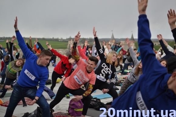 З йогою під градом: у Кам’янці встановили новий рекорд (ФОТО) на сайті 20minut.ua З йогою під градом: у Кам’янці встановили новий рекорд (ФОТО), фото №9 на сайті 20minut.ua