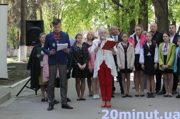 У Кам’янці встановили меморіальну дошку загиблому “кіборгу” на сайті 20minut.ua У Кам’янці встановили меморіальну дошку загиблому “кіборгу”, фото №2 на сайті 20minut.ua