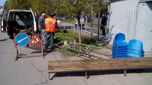 Біля Книжки змінили «не форматну» зупинку. Нова буде чистішою на сайті 20minut.ua Біля Книжки змінили «не форматну» зупинку. Нова буде чистішою, фото №2 на сайті 20minut.ua