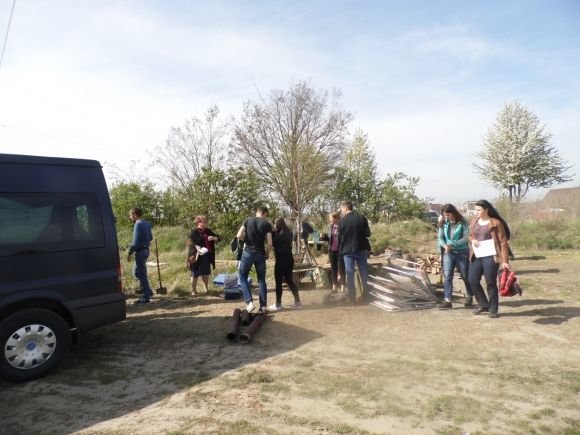 Агрономічне і студенти аграрного. Стережуть одне поле у різних наметах (ВІДЕО), фото №1 на сайті 20minut.ua